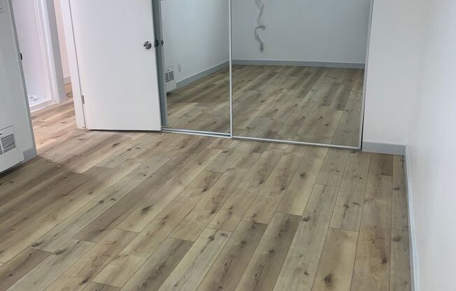 BEAUTIFUL REMODELED 3 BEDROOM 2 BATH IN SHERMAN OAKS-HALF OFF 1ST MONTHS RENT OAC!!! PARKING INCLUDED!