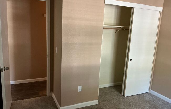 2 beds, 1 bath, 850 sqft, $1,795, Unit #240