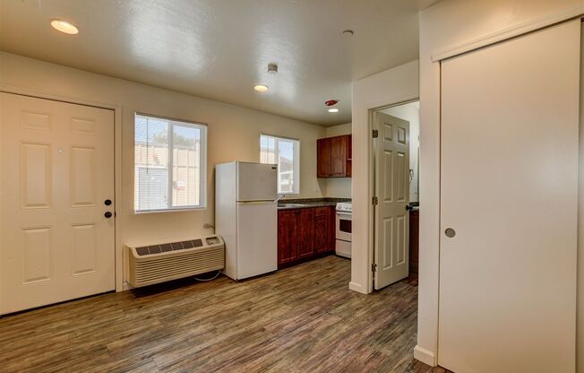 Studio, 1 bath, 288 sqft, $850, Unit Unit 15