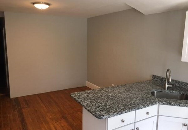 1 bed, 1 bath, 700 sqft, $2,275, Unit B