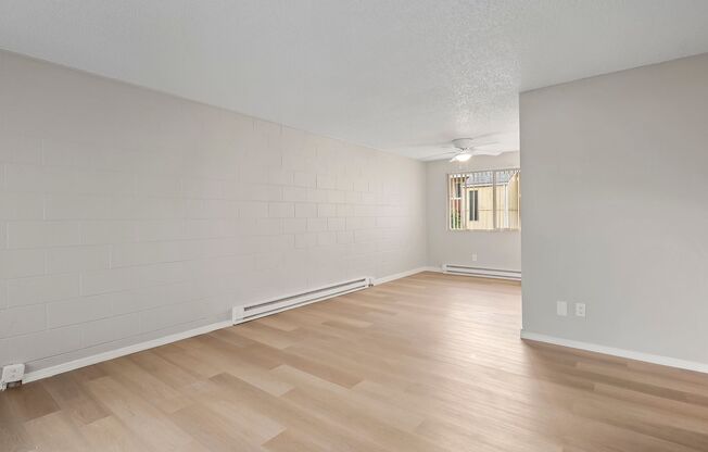 3 beds, 1 bath, 864 sqft, $1,595, Unit 16