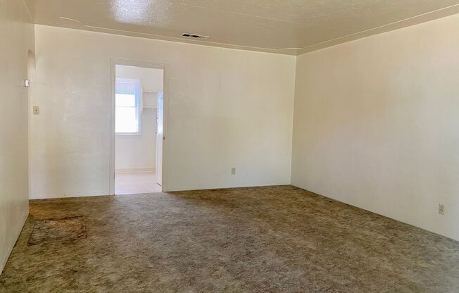 1 bed, 1 bath, 725 sqft, $1,100, Unit 329