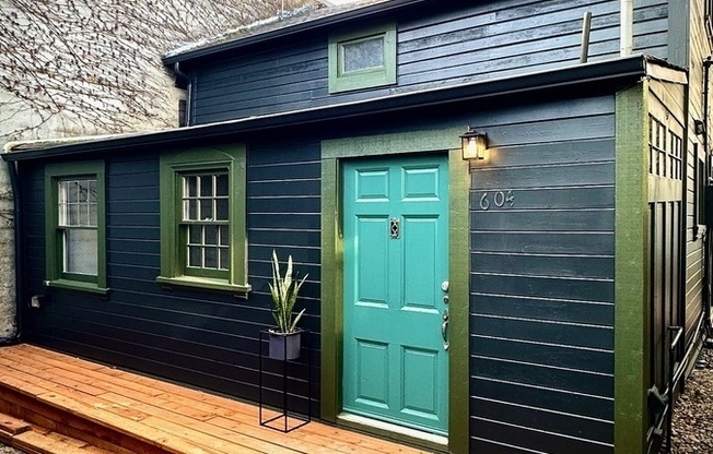 604 NE SAN RAFAEL ST