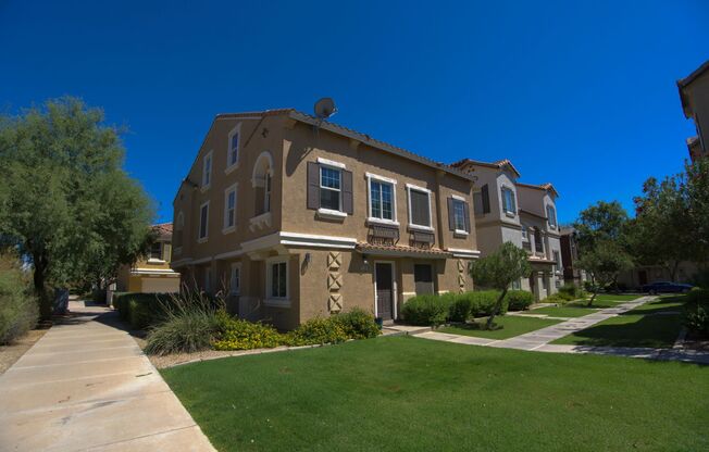 Comfort with Resort-Style Living 2BED/2BATH in Gilbert!