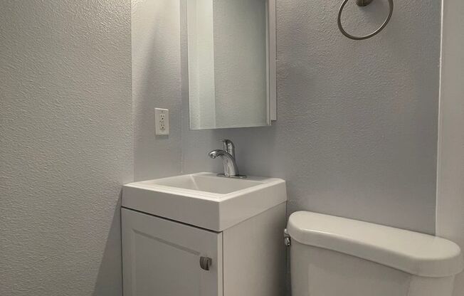 Studio, 1 bath, 300 sqft, $1,230, Unit 308