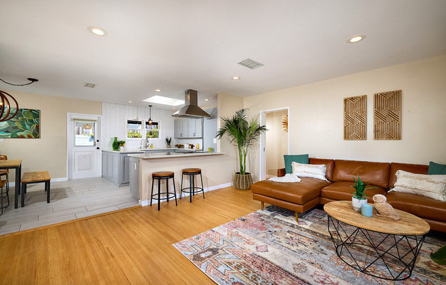 2136 FOOTHILL DR