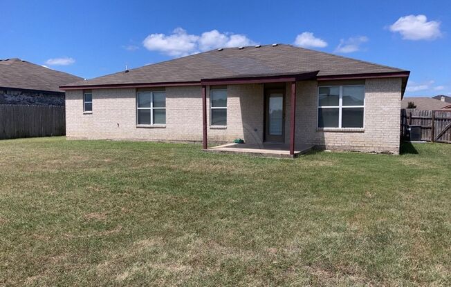 3 beds, 2 baths, $1,395