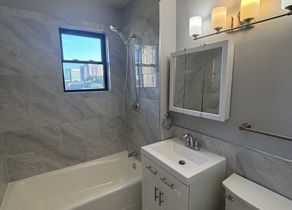 3 beds, 1 bath, 1,100 sqft, $4,500, Unit 17