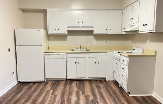 1 bed, 1 bath, $995, Unit 1400-H