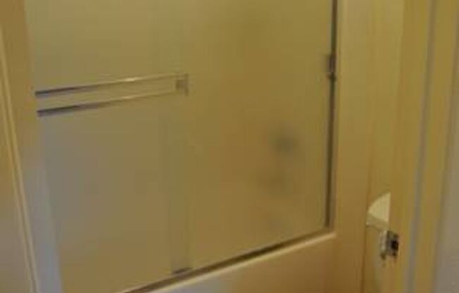1 bed, 1 bath, 695 sqft, $1,950, Unit 425