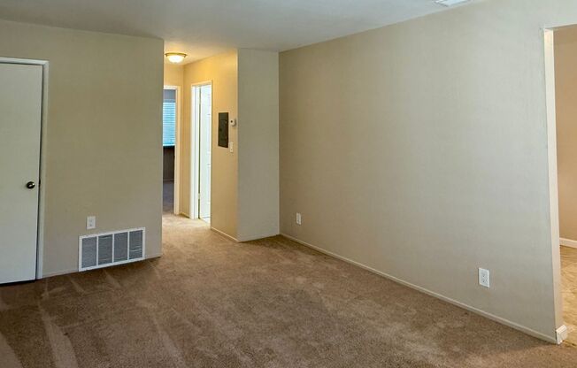 Bright and Updated 1 Bedroom 1 Bath Upstairs Apartment in Sunnyvale