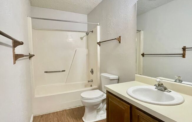 3 beds, 2 baths, 970 sqft, $1,390, Unit 3