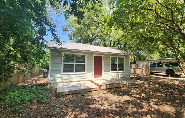 2  Bedroom House near  Lake McQueeney! No  Carpet / Fridge & Washer & Dryer Included / Navarro ISD