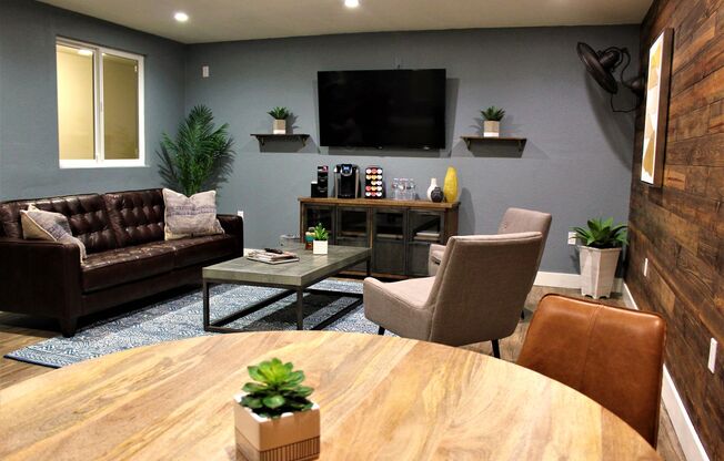 2 beds, 1 bath, 925 sqft, $2,450, Unit 219