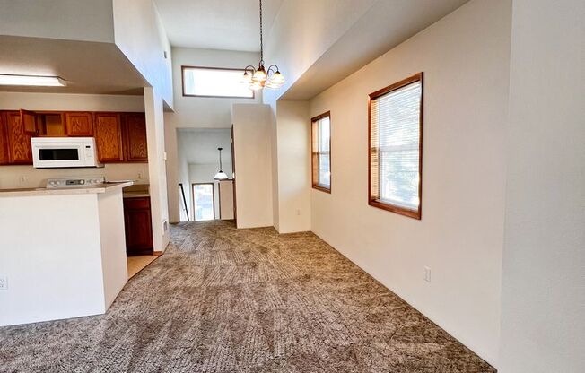 3 beds, 1 bath, $1,495, Unit 5613