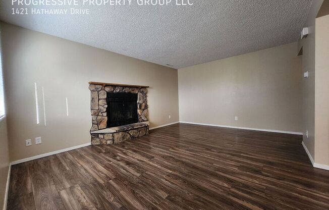 1421 HATHAWAY DR
