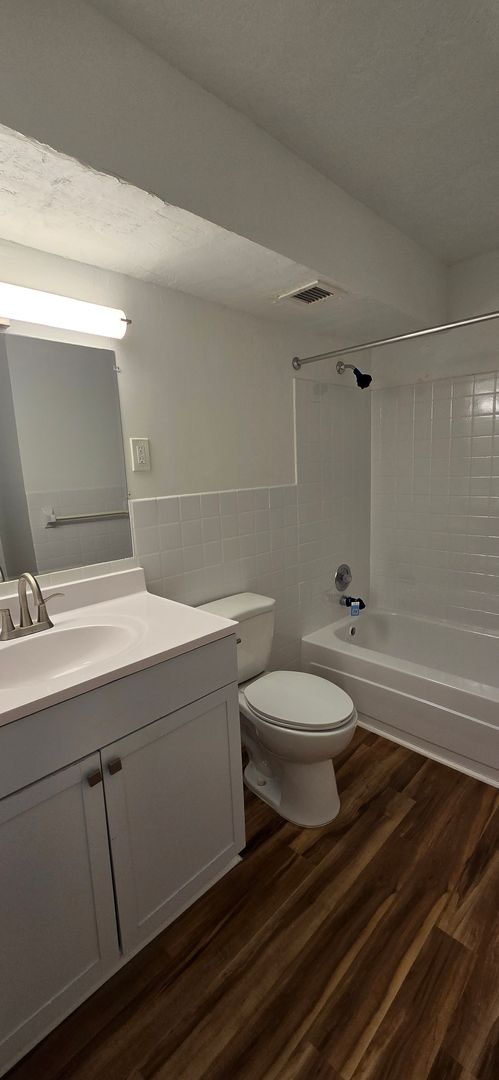 2 beds, 1.5 baths, 1,145 sqft, $1,300, Unit 55-8B10