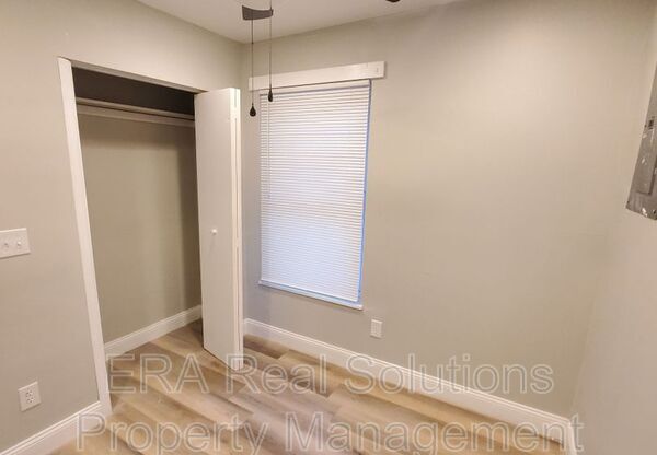 345 1/2 DAKOTA AVE