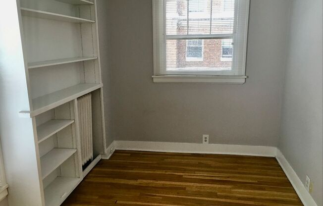 2 beds, 1 bath, 962 sqft, $1,525, Unit 1K