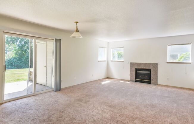 1 bed, 1 bath, 636 sqft, $1,325, Unit 427-27