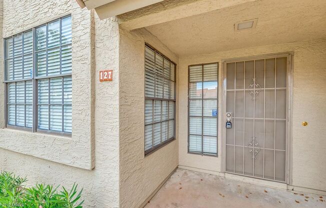 McClintock/ Ray: 2 bedroom, 2.5 bathroom, 1300 sqft, patio yard, next to community pool