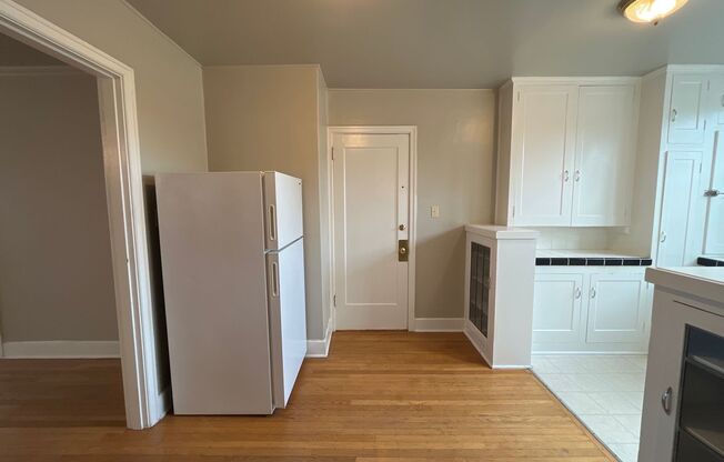 1 bed, 1 bath, $1,595, Unit 16