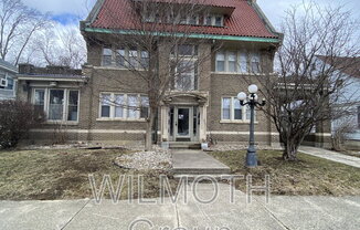 408 W MULBERRY ST