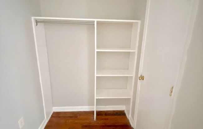 Studio, 1 bath, $890, Unit A33