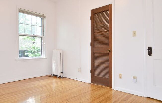 1 bed, 1 bath, 410 sqft, $920, Unit 8 - 35