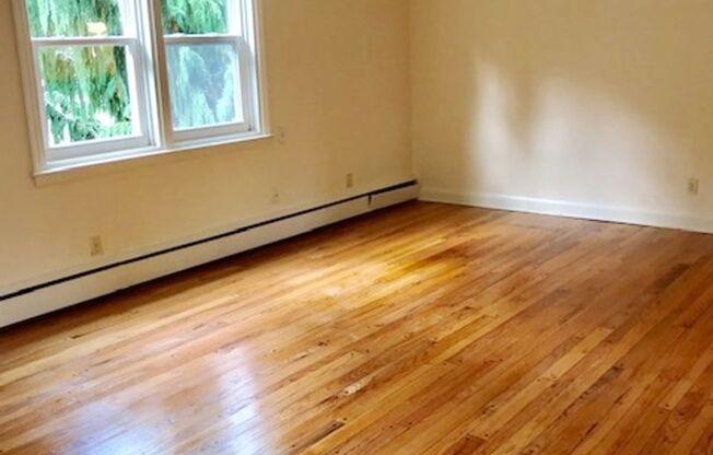 2 beds, 1 bath, 800 sqft, $1,695, Unit A12