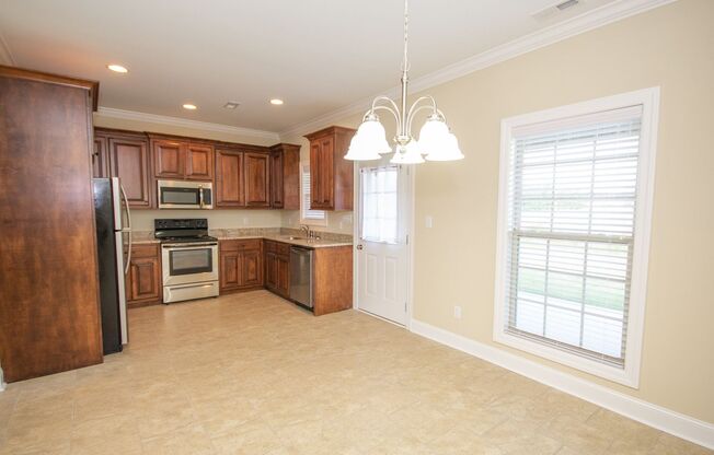 Home in Athens City! *HANDICAP ACCESSIBLE*