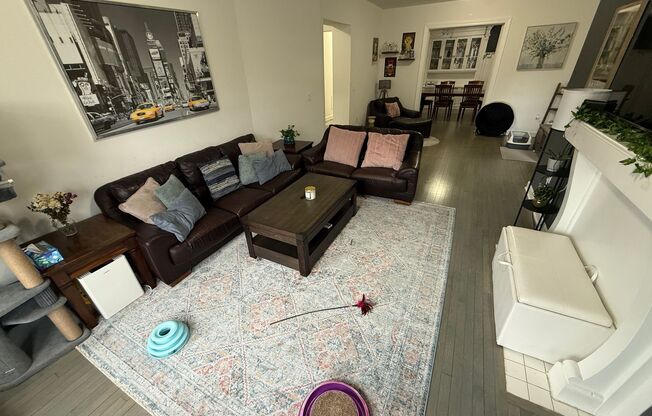 2813 E. Belleview Pl.