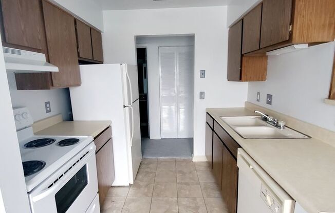 1 bed, 1 bath, 671 sqft, $850, Unit 3703-3B