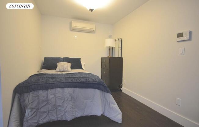 44 S OXFORD ST