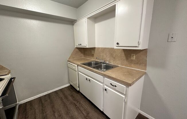 1 bed, 1 bath, 650 sqft, $650, Unit Blackwelder #6