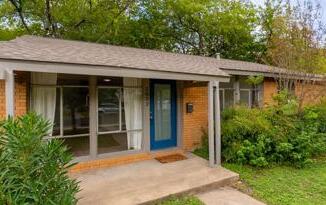 1602 WESTMOOR DR