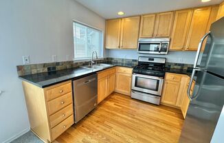 Lovely 3 bed Townhome near desirable Greenlake!