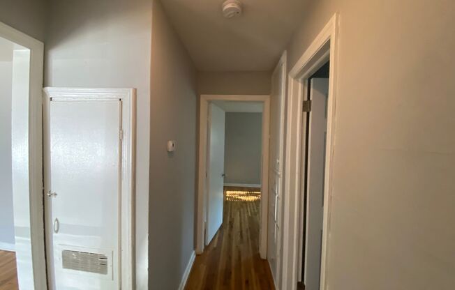 2 beds, 1 bath, $795, Unit 915 N Oliver