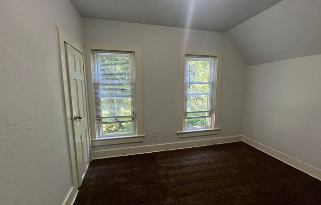 3 beds, 1 bath, $950