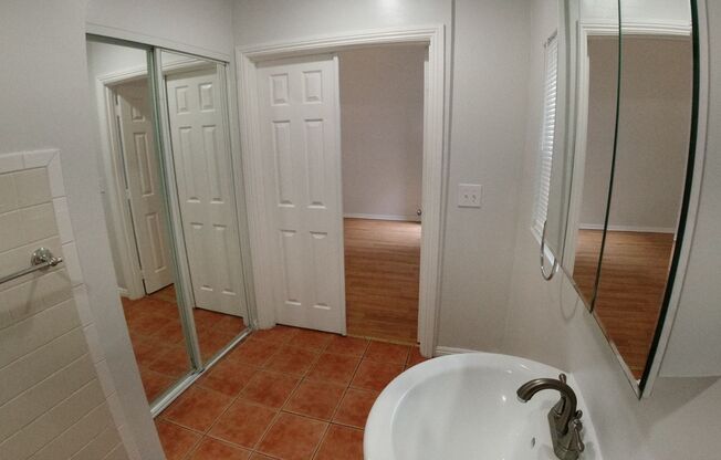 Studio, 1 bath, 423 sqft, $1,695, Unit 08