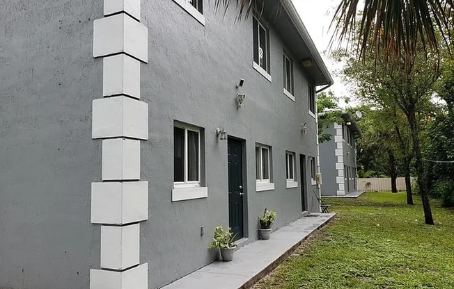 COMPLEX - BISCAYNE GARDENS