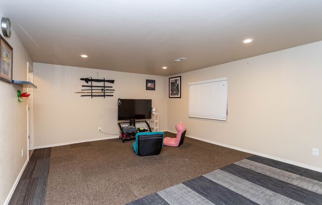 Spacious 6-Bedroom Home in Lorson Ranch!