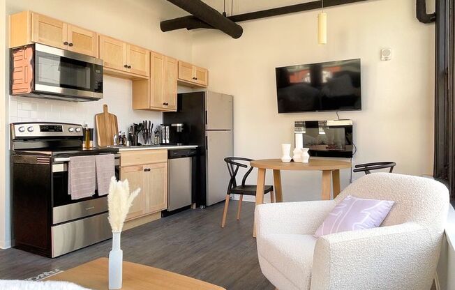 1 bed, 1 bath, 761 sqft, $1,450, Unit 504