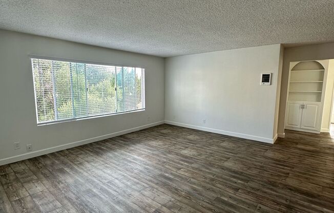 Versailles Apts.