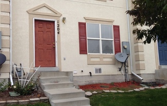 Gorgeous 3 Bed 2 Bath Townhome in Murray is a must see!!