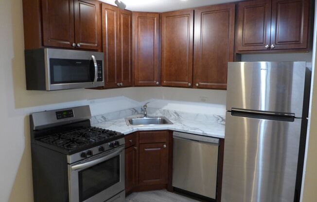 Studio, 1 bath, 400 sqft, $1,175, Unit LLO
