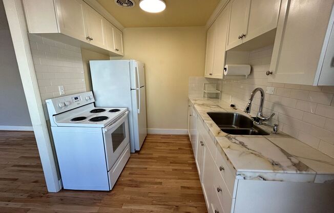 Bright & Beautiful Close-In SE Portland/Sellwood Duplex Most Utilities Included!