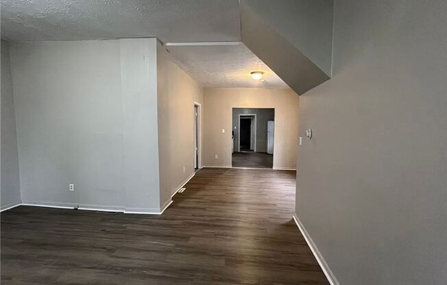 2 beds, 1 bath, $775, Unit Down