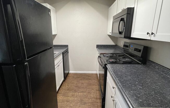 2 beds, 1 bath, 800 sqft, $990, Unit 224