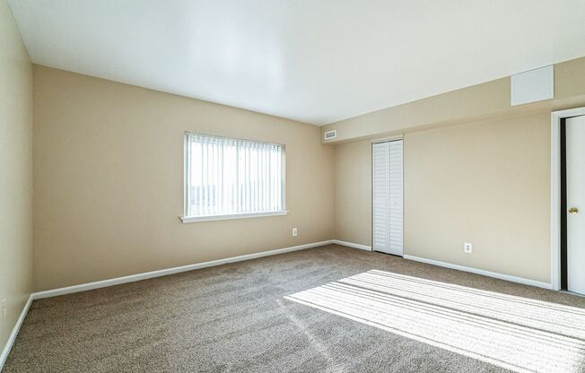 2 beds, 2 baths, 999 sqft, $2,105, Unit I33